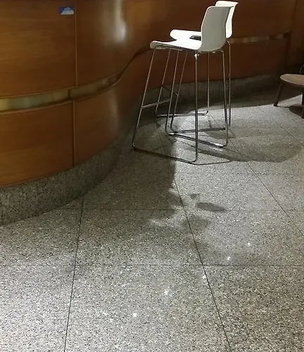 Отель Flying 3*