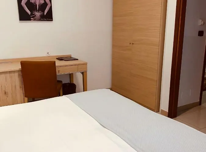 Отель Flying 3*